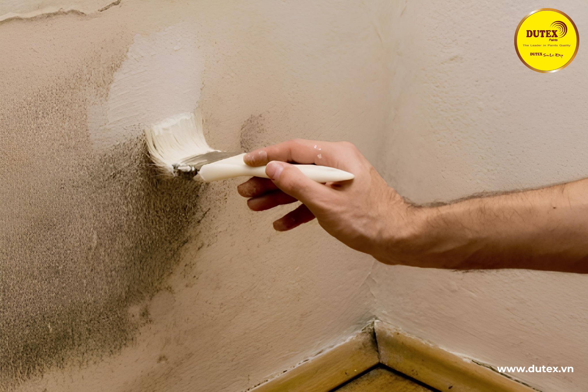 Trường hợp ố vàng nặng có thể cần cạo đi sơn lại